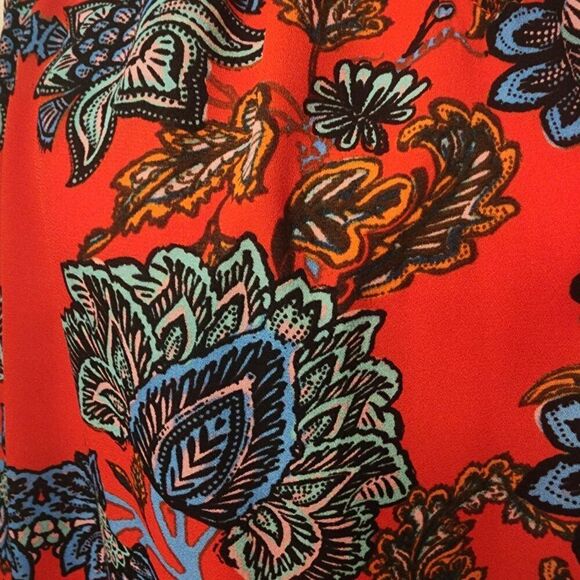 Collective Concepts Crepe Keyhole Halter Top, Size Small - Picture 5 of 6